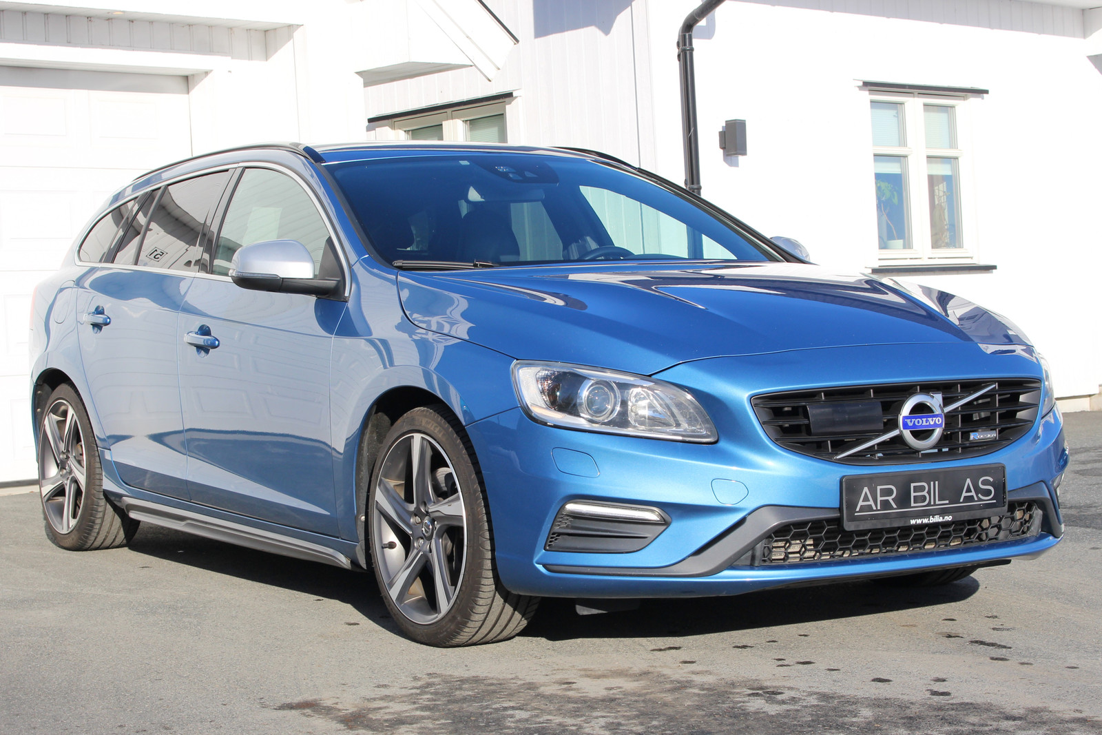 Volvo V60 D4 AWD Aut R-design 18" Driver Support VOC Navi+++