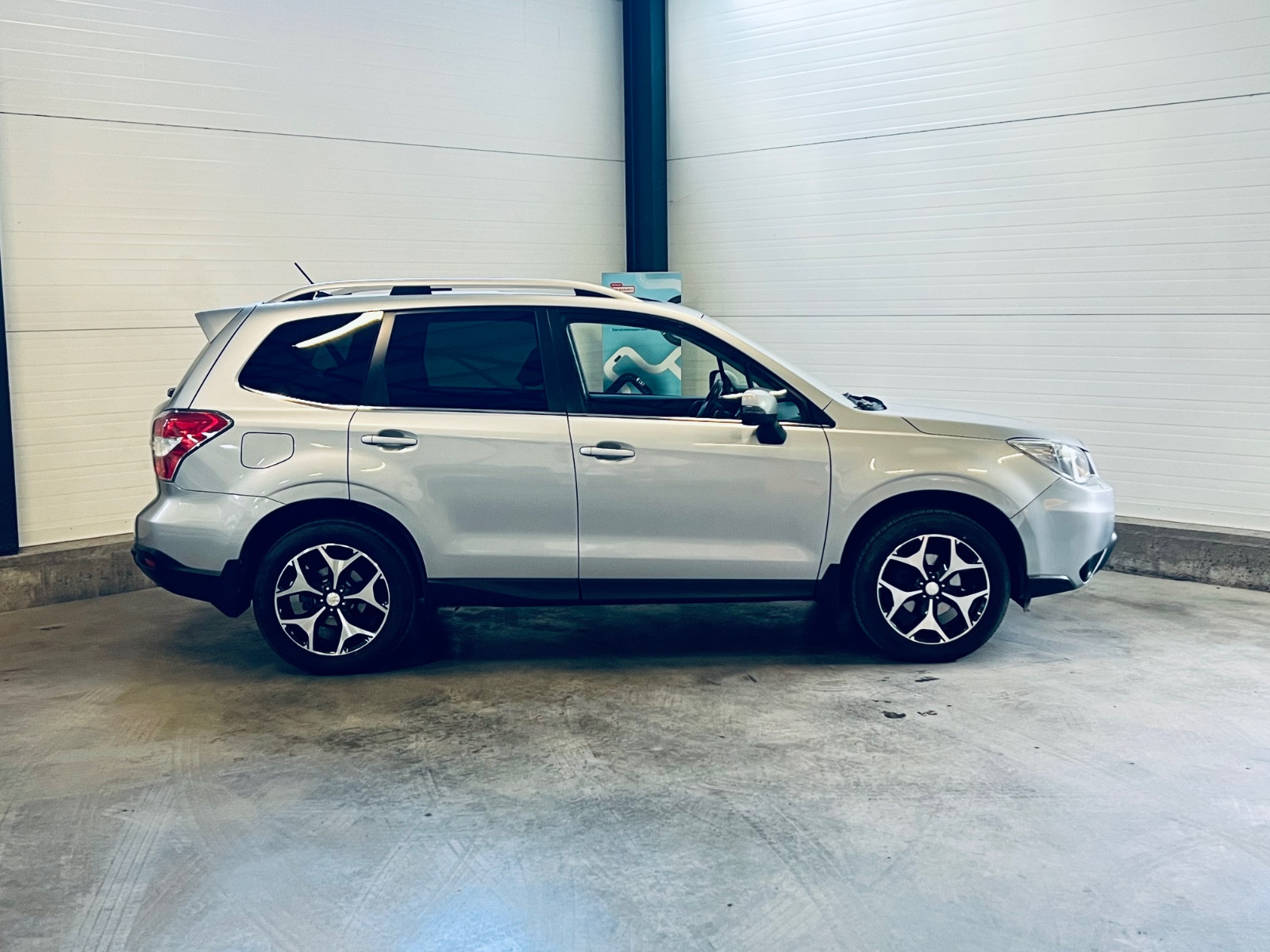 Subaru Forester 2.0i Lineartronic150hk-Premium-Hengerfeste-Kamera-SE KM 3