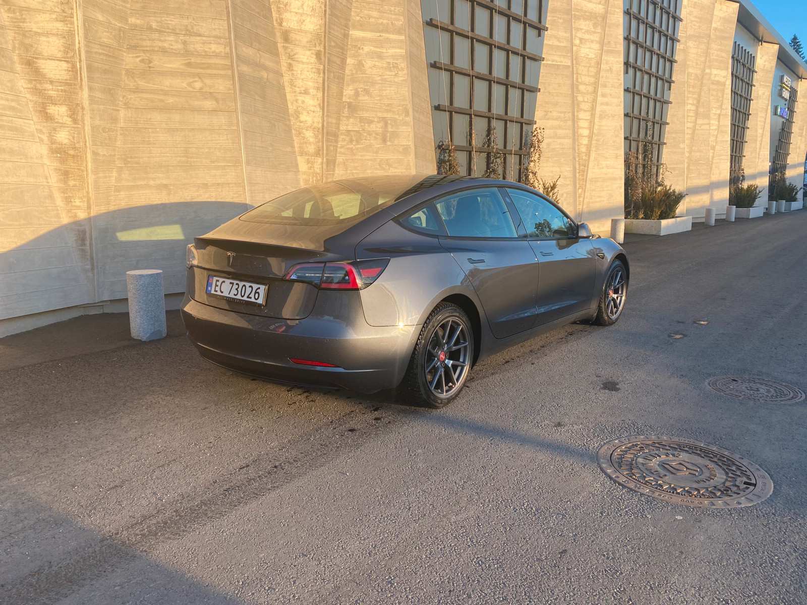 Tesla Model 3 Standard Range Plus RWD 3
