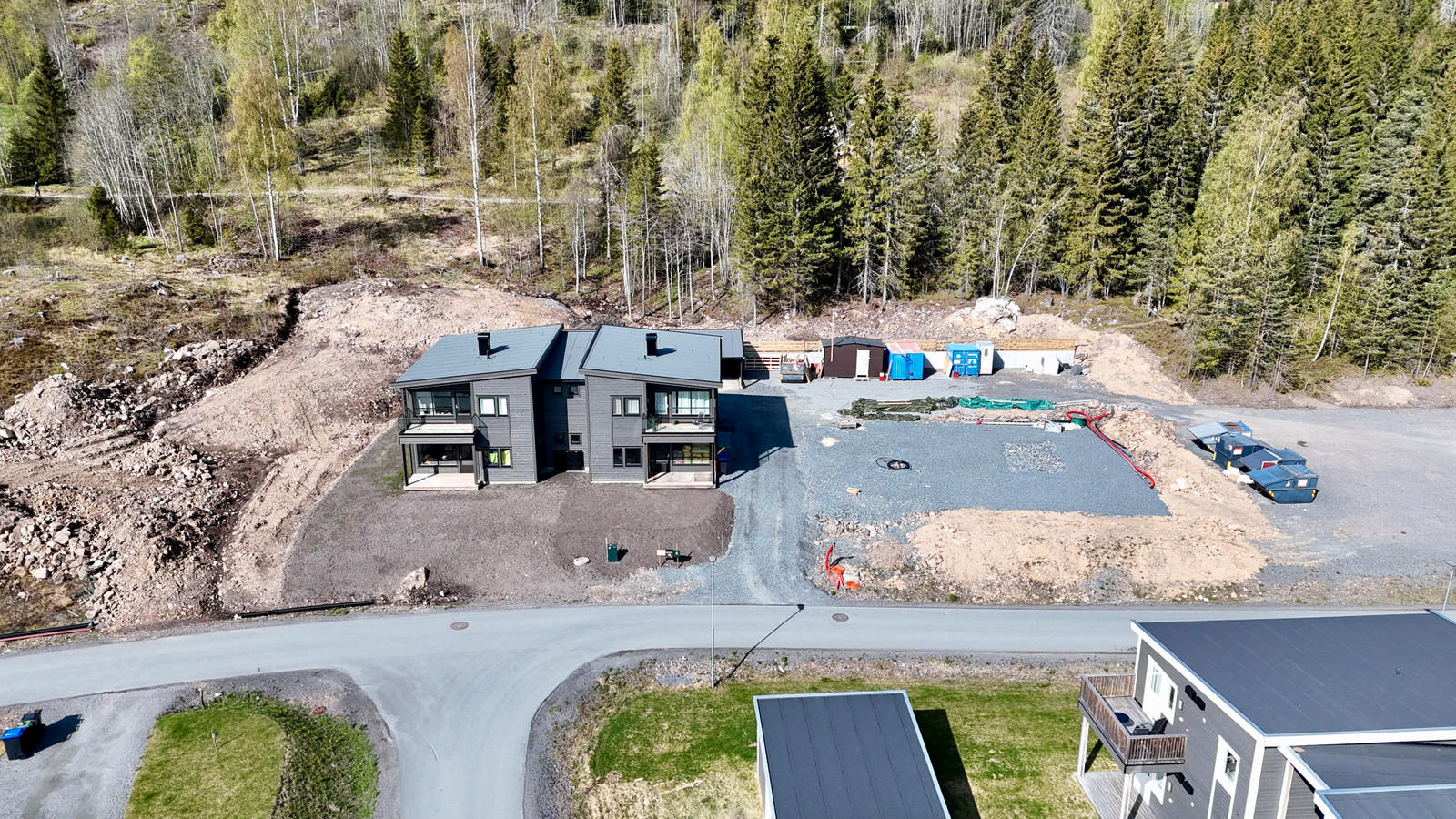 Bilde av bygget i Tors veg 4. Leiligheten nederst til høyre er ledig for rask overtagelse