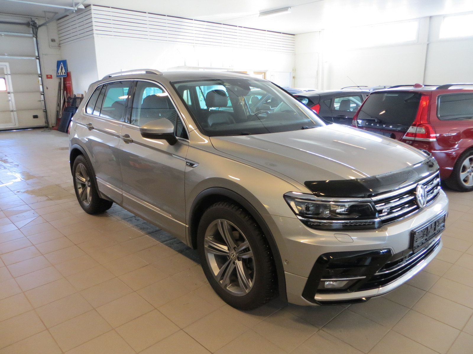 Volkswagen Tiguan 2,0 TDI 150hk 4M R-Line Exclusive aut (K) 3