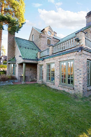 V1 Fasade og hage Galleribilde