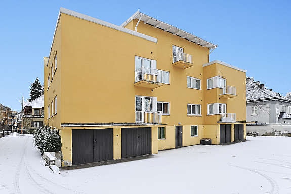 Bakgård og garasje Galleribilde