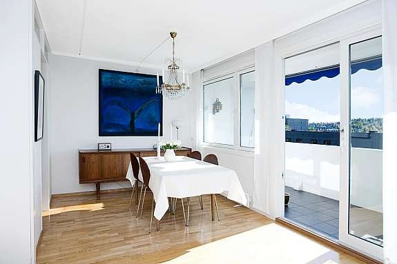 Spiseplass i forlengelsen av kjøkken Galleribilde