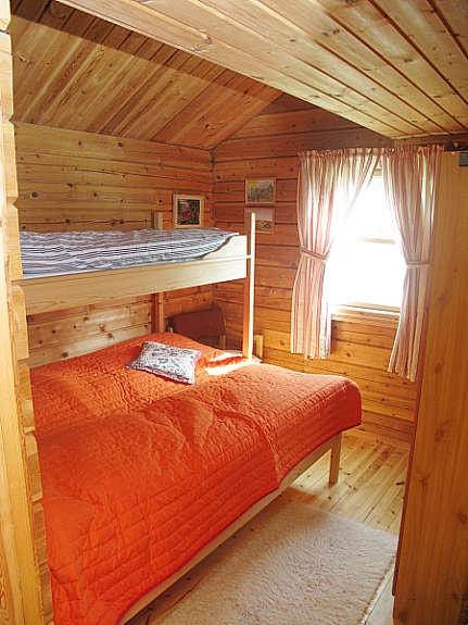 Soverom med familiekøye Galleribilde