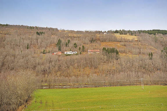 Eiendommen sett fra veien Galleribilde