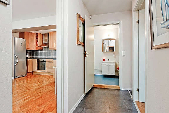 Entre med garderobeplass. Galleribilde