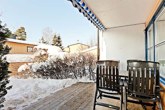 Overbygget vestvendt terrasse på ca 25 kvm. Galleribilde