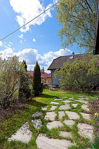 Uteplass "Det lille huset i hagen" Galleribilde