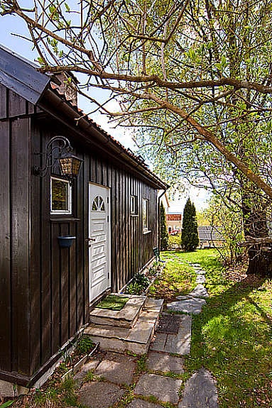Inngangspart "Det lille huset i hagen" Galleribilde
