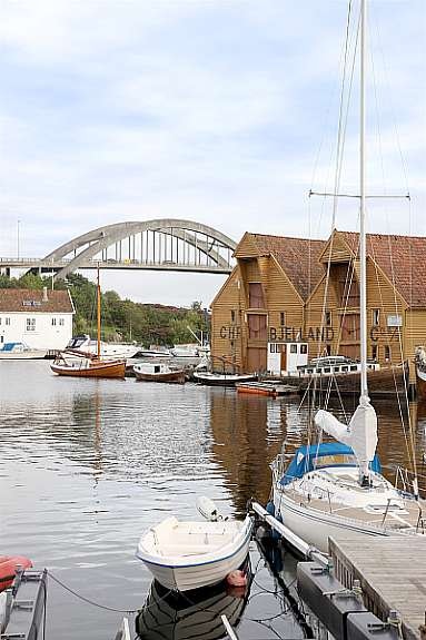 Gunstig beliggenhet på Buøy, med fine omgivelser i nærheten. Galleribilde