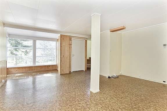 Stor stue i utleiedel med åpen løsning til kjøkken. Galleribilde