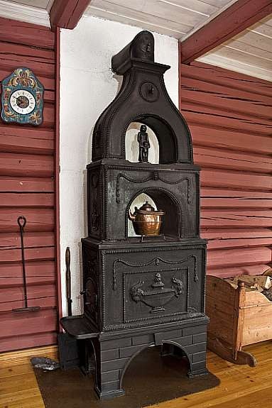 Flott gammel vedovn i stuen Galleribilde