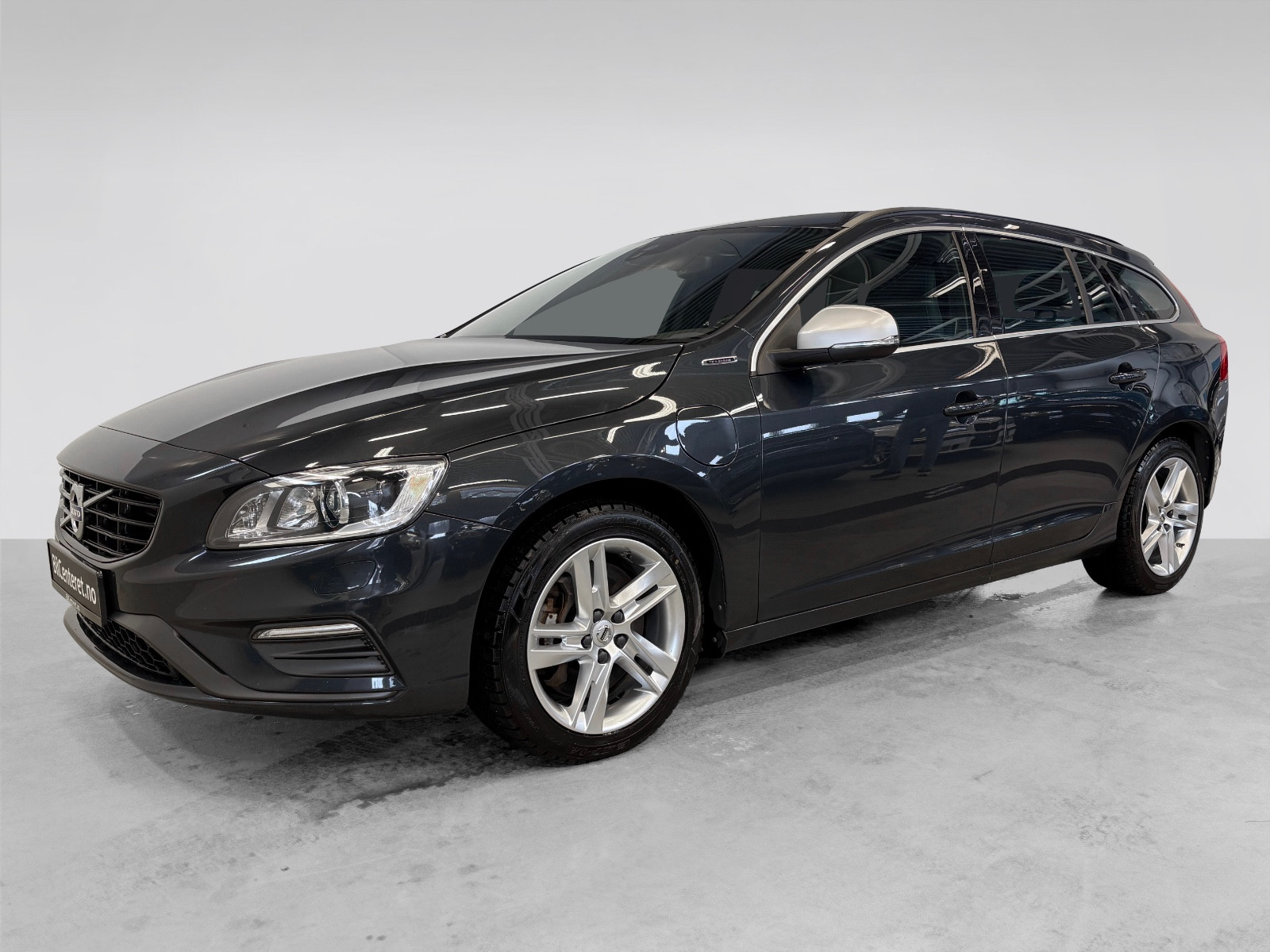 Volvo V60 2.4 D5 AWD 231HK PLUG-IN R-DESIGN SPORTSETER VOC KROK++ 2