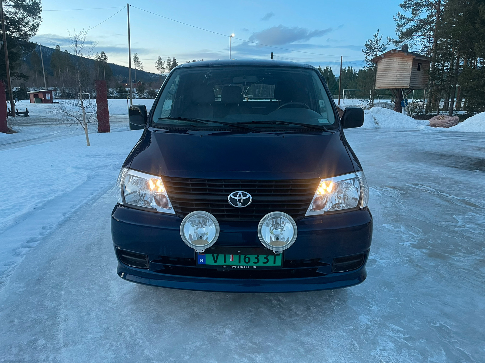 Toyota HiAce D-4D 5-d 117hk 4WD kort 3