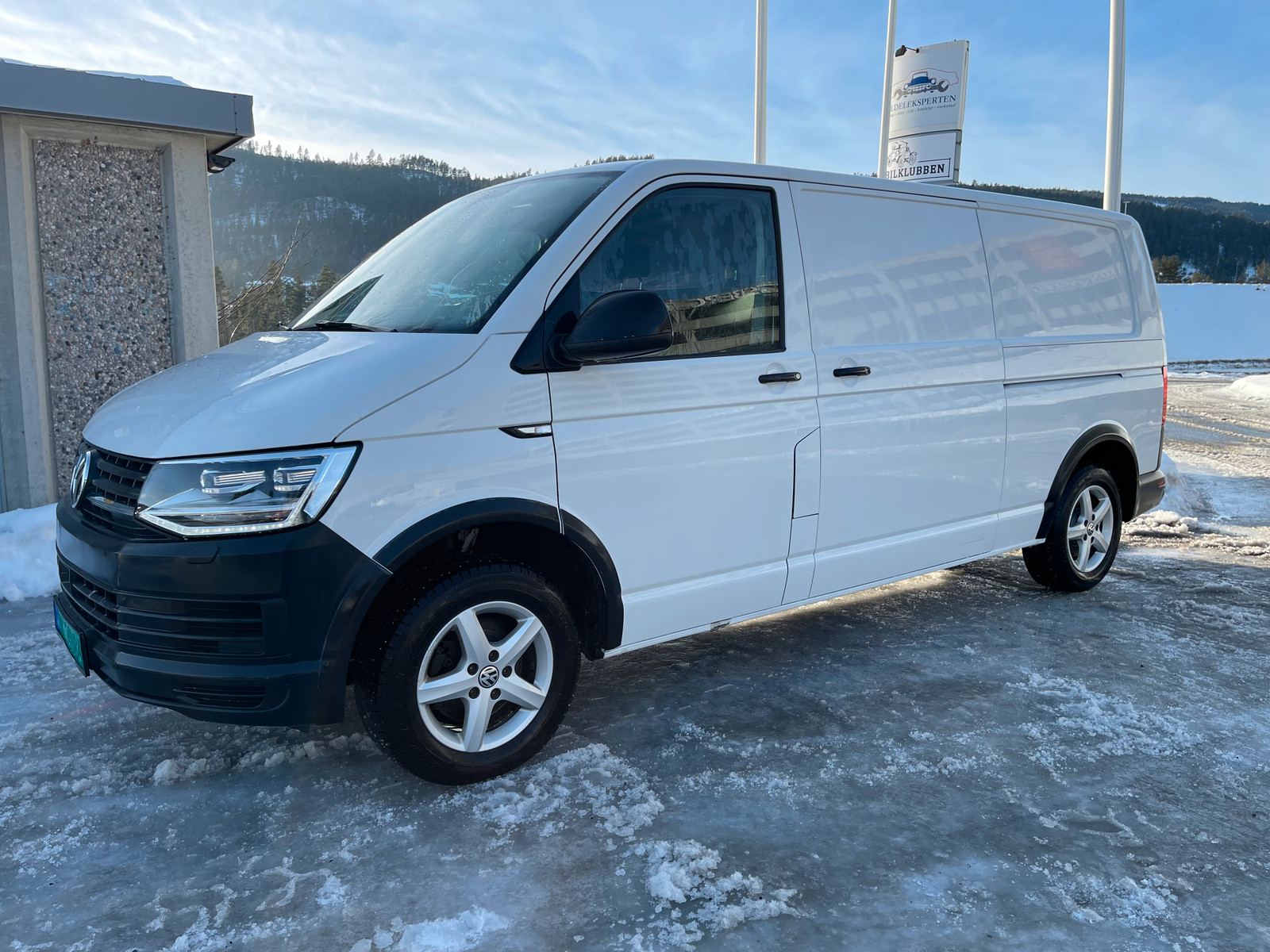 Volkswagen Transporter 2,0 TDI 150hk L m/vindu 4M DSG Parkvarmer Kamera 2