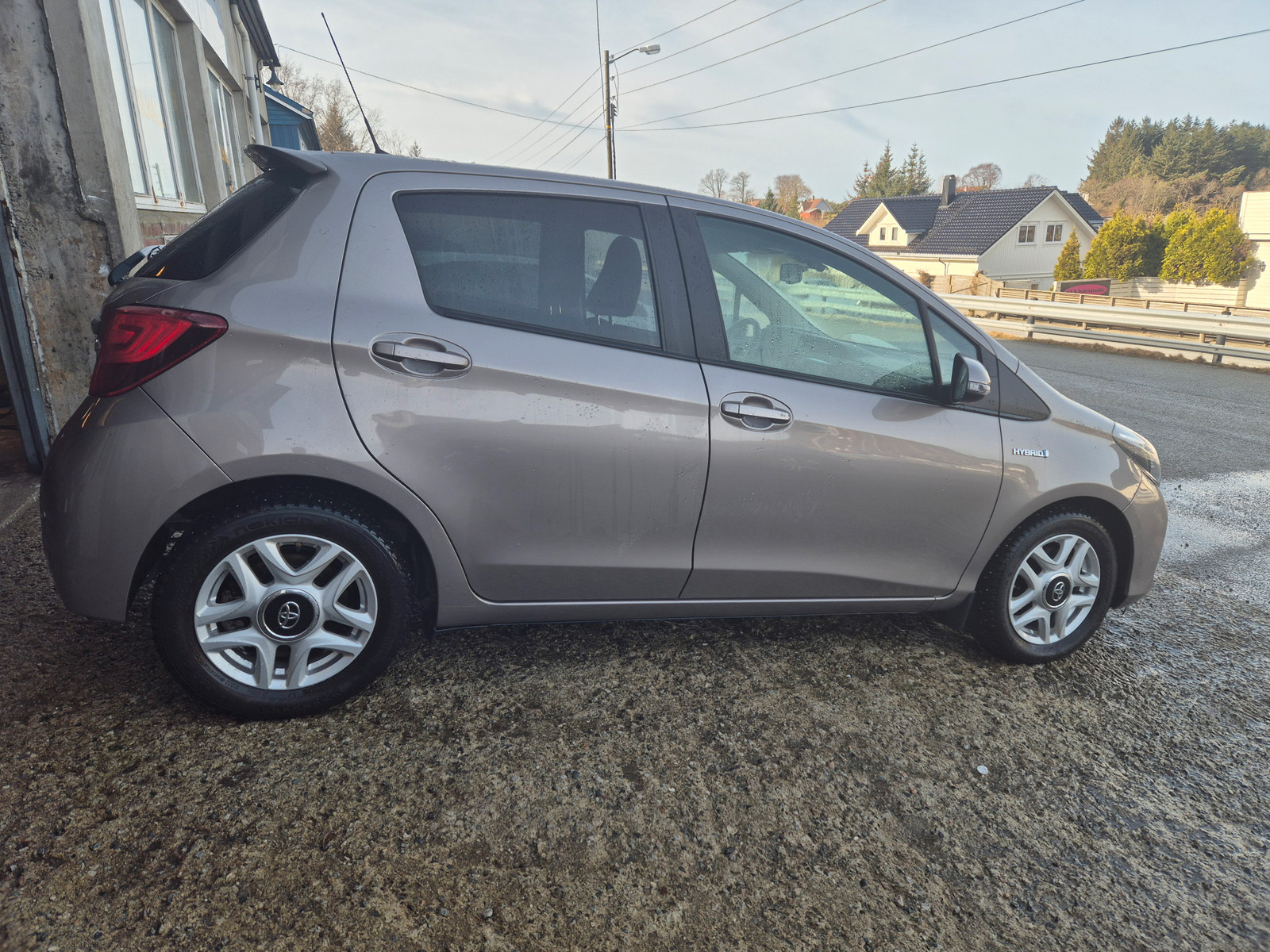 Toyota Yaris 1,5 Hybrid Style e-CVT.TOPPMODELLEN.SE KM. 2
