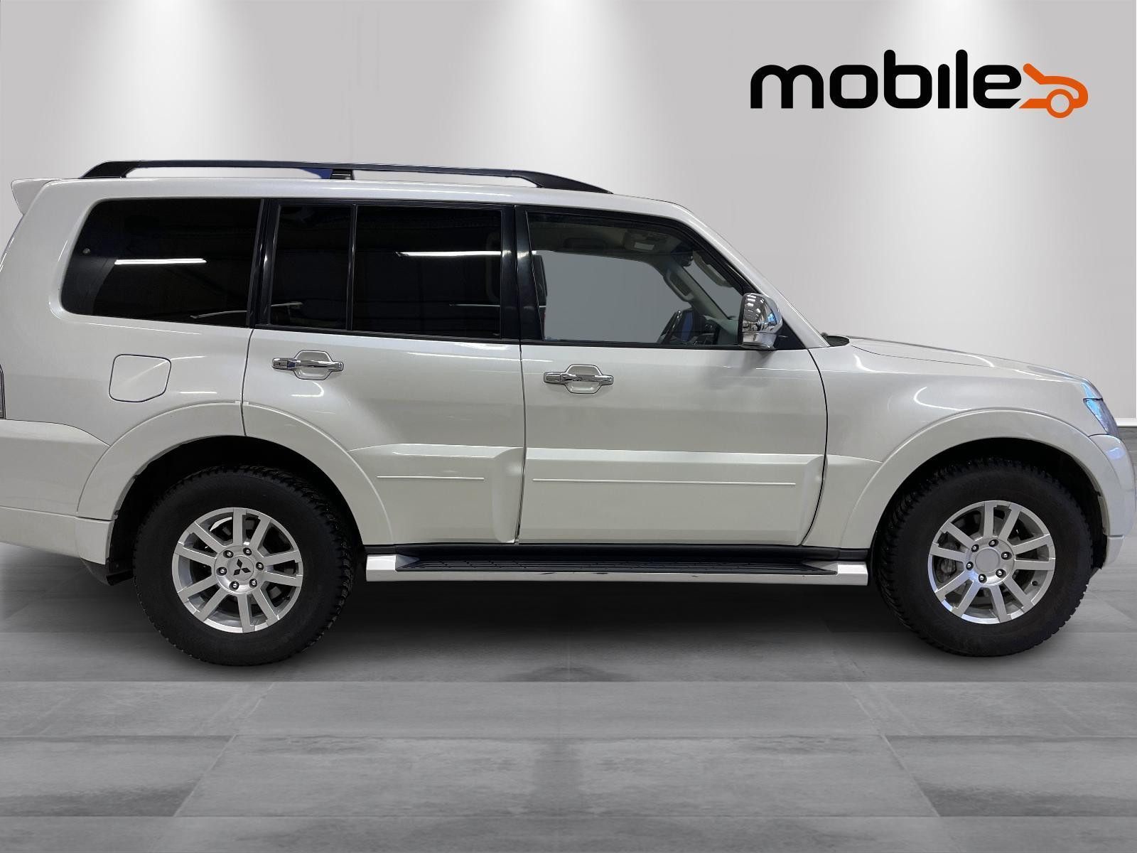 Mitsubishi Pajero Instyle+ 3.2-200 AT H.Feste,Ryggekamera,Dieselvarmer 2