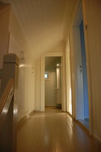 Gang med skap Galleribilde