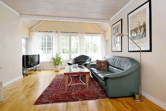 loftstue med utgang til balkong Galleribilde