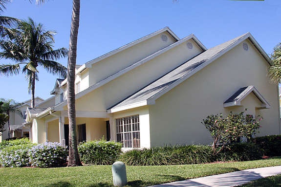 Rekkehuset sett fra siden Galleribilde