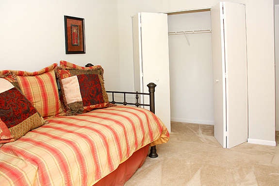 Soverom nr. 2 skap Galleribilde