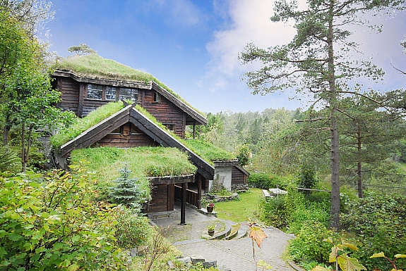 Overbygget inngangsparti på eiendommen. Galleribilde