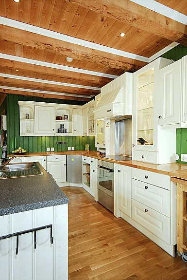 Mye skapplass, god kvalitet. Galleribilde