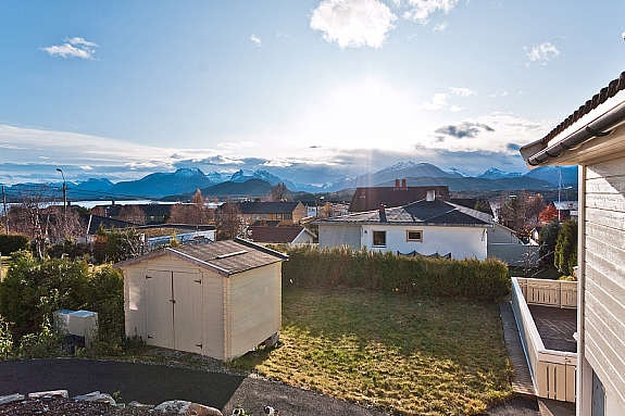 Hage m/uthus Galleribilde