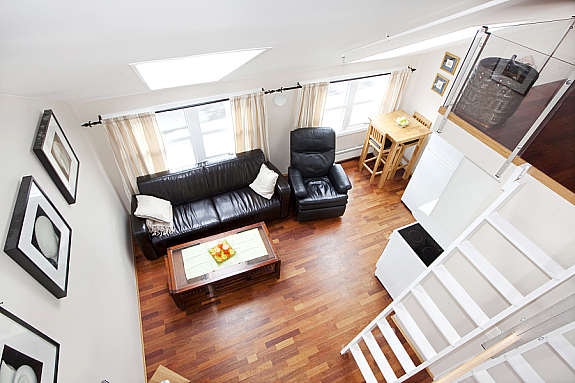 For å komme opp på hemsen har man en praktisk, uttrekkbar trapp. Galleribilde