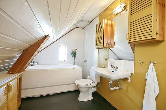 Bad i 2. etasje inneholder boblebadekar. Galleribilde