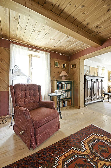 Stue nr. 2 ligger i tilknytning til kjøkkenet. Galleribilde