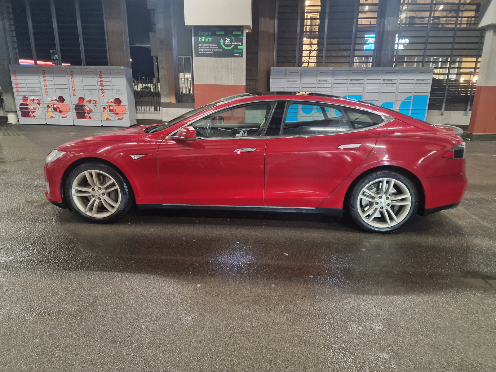 Tesla Model S Performance 2