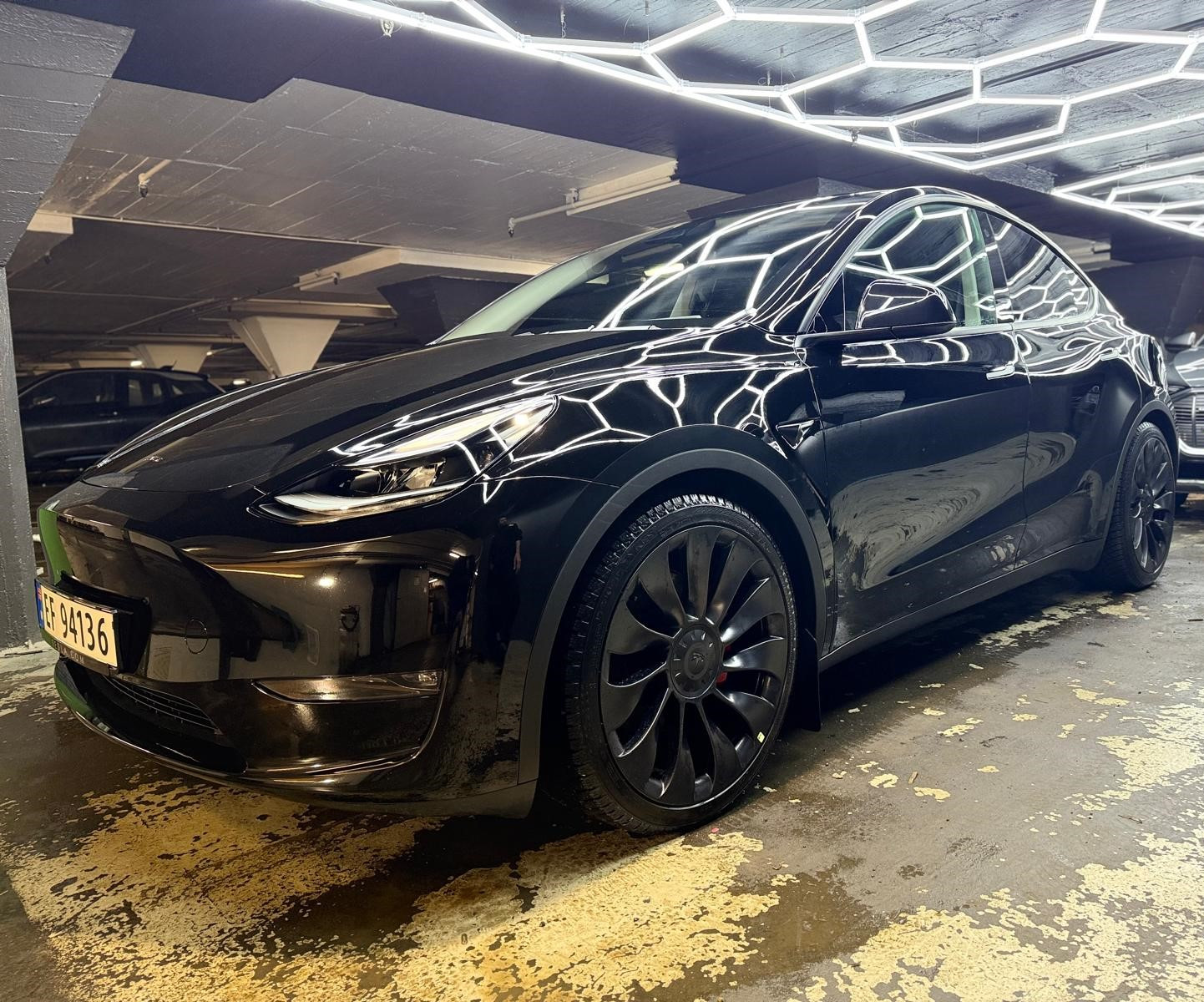 Tesla Model Y Performance AWD 3