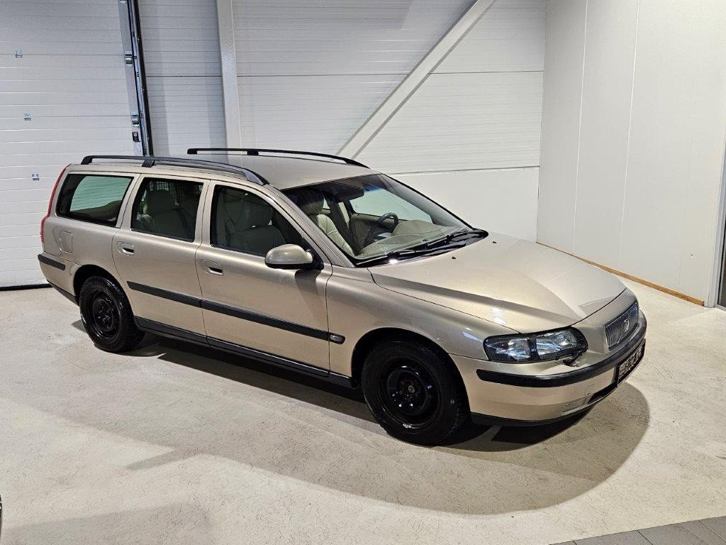 Volvo V70 2,4. 140 hk skinn 2