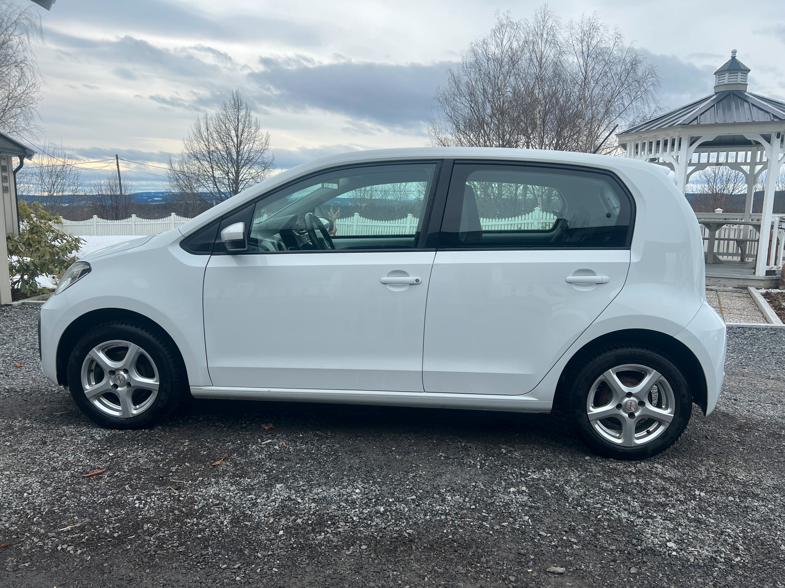 Volkswagen UP! 2017 High up, el. klima, BT, AUX, Cruise, Ny service 2