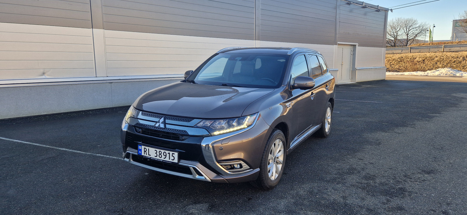 Mitsubishi Outlander Instyle+ 2,4 224hk