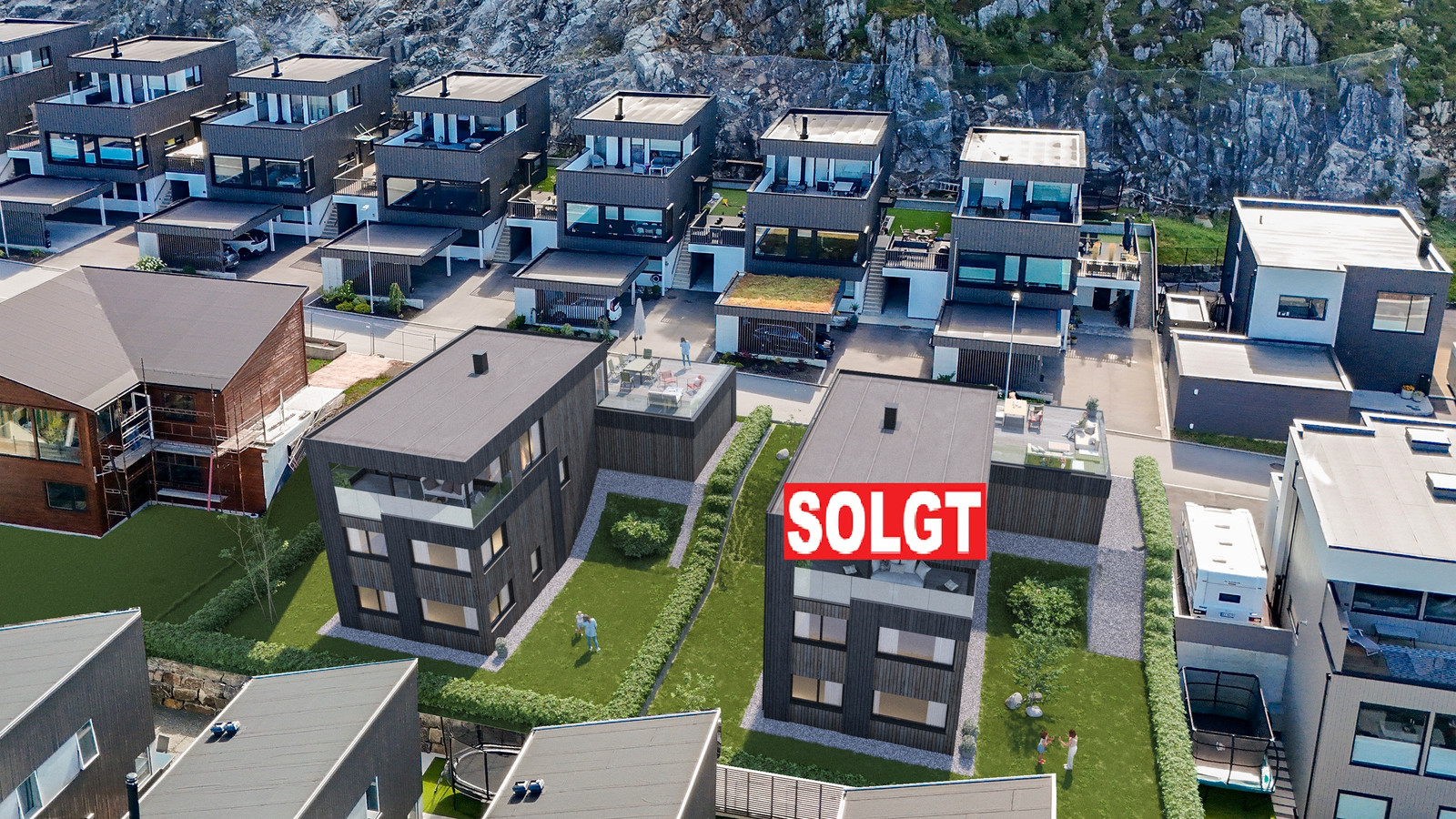 Ringtrostveien 16 er boligen til venstre i bildet. 3d bilde er kun illustrasjon.