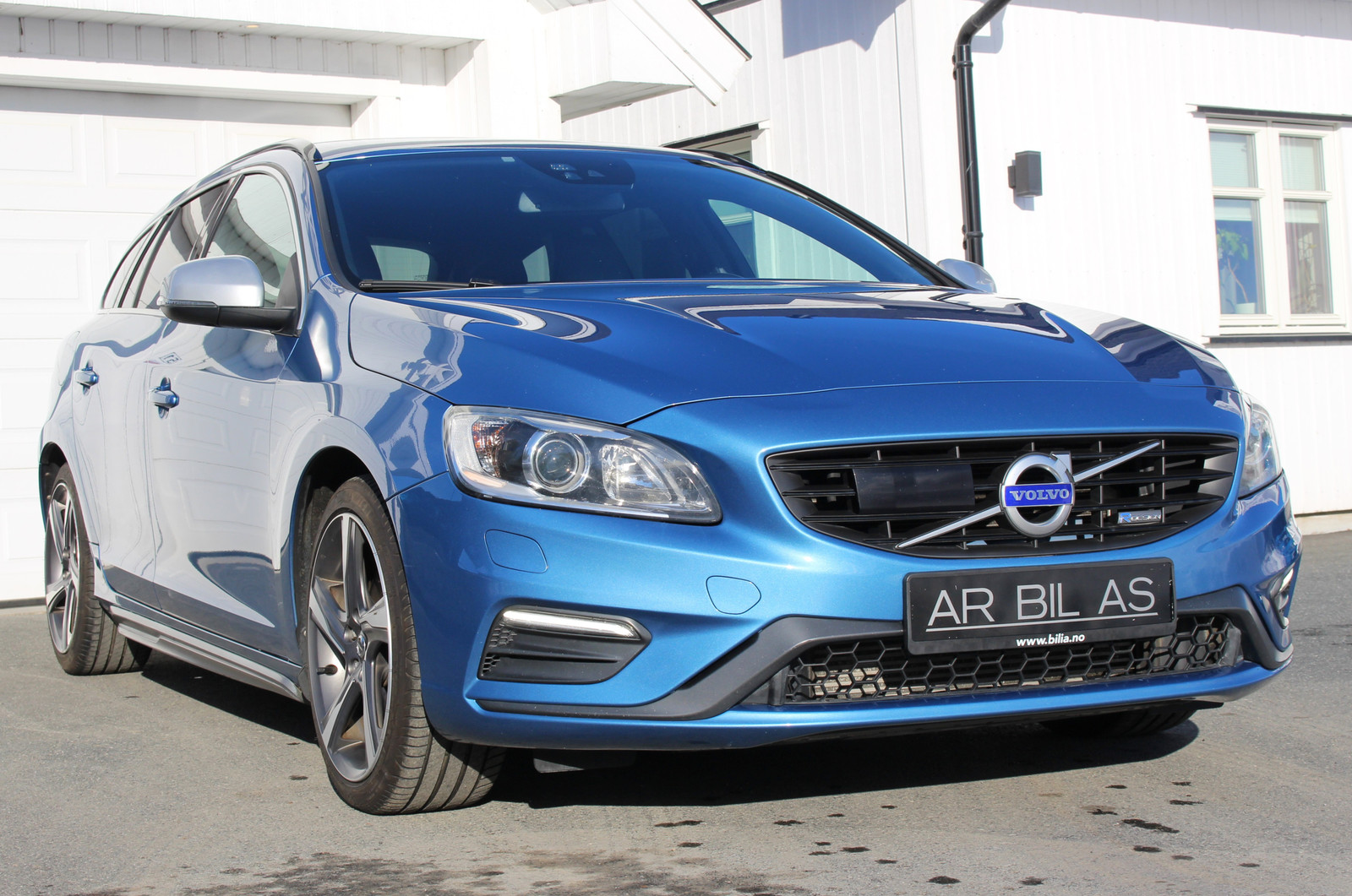 Volvo V60 D4 AWD Aut R-design 18" Driver Support VOC Navi+++ 2