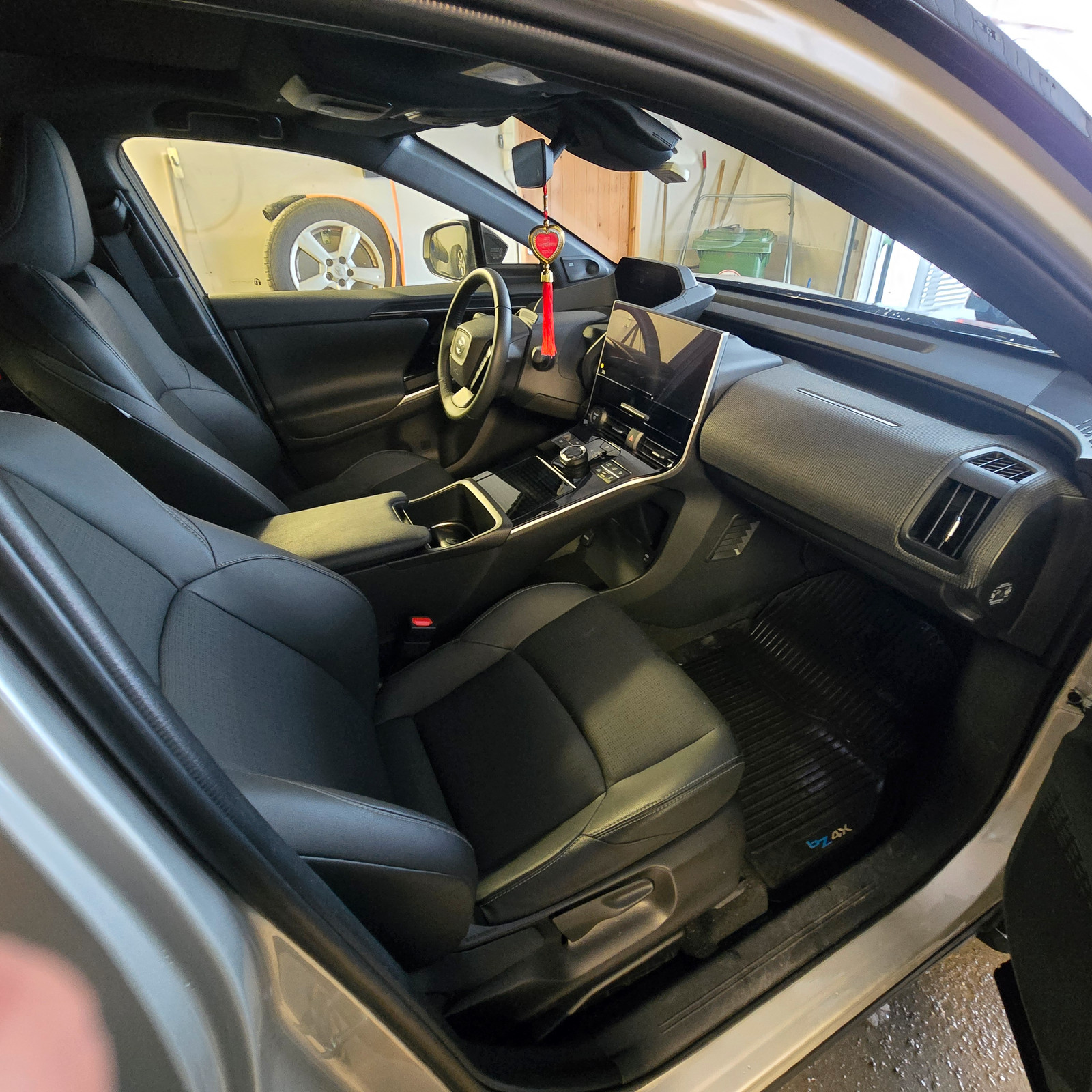 Toyota bZ4X AWD Executive Bitone 3