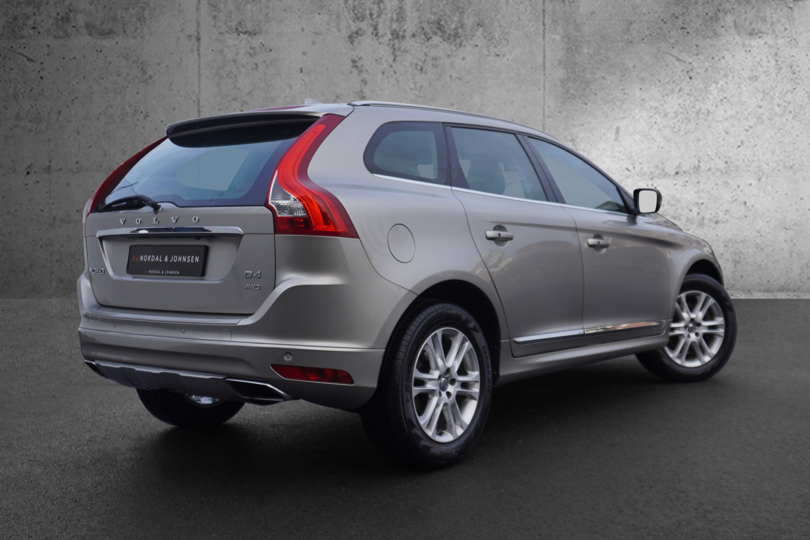 Volvo XC60 SUMMUM D4 AWD ADAPTIVCRUISE R.KAM XENON NAVI DAB+++ 2