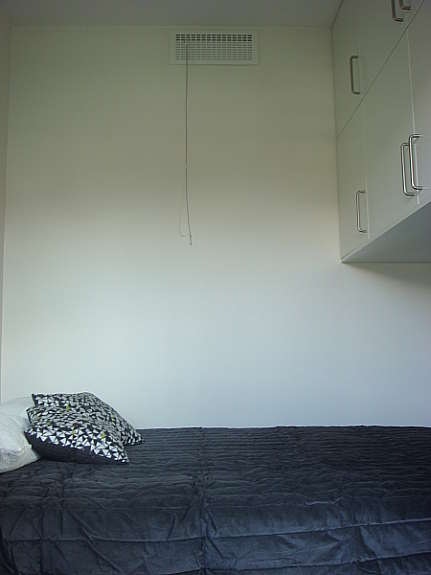 Smarte skap over seng Galleribilde