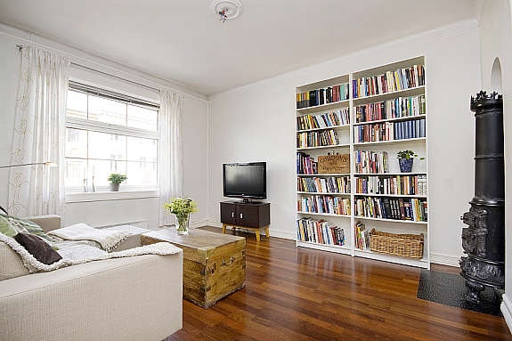 Koselig vedoven til kalde vinterkvelder Galleribilde