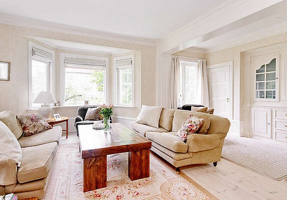 Lys og romslig stue Galleribilde