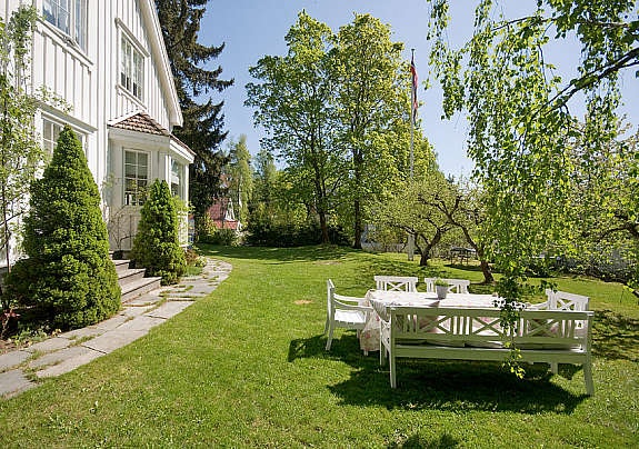 Solrik uteplass Galleribilde