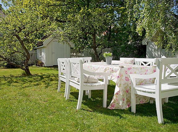 Hyggelig lekestue på tomten Galleribilde