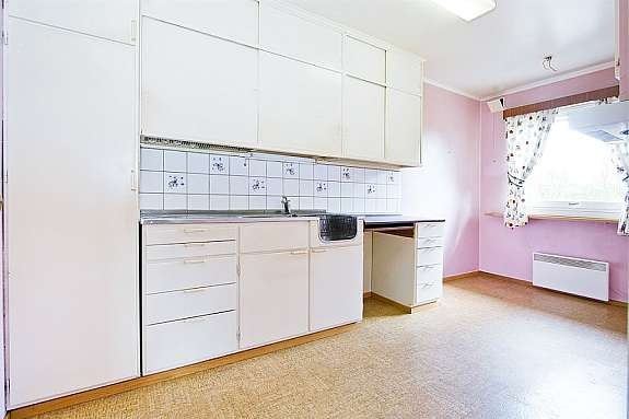 Malt funksjonell innredning på kjøkken 1. etg. Galleribilde