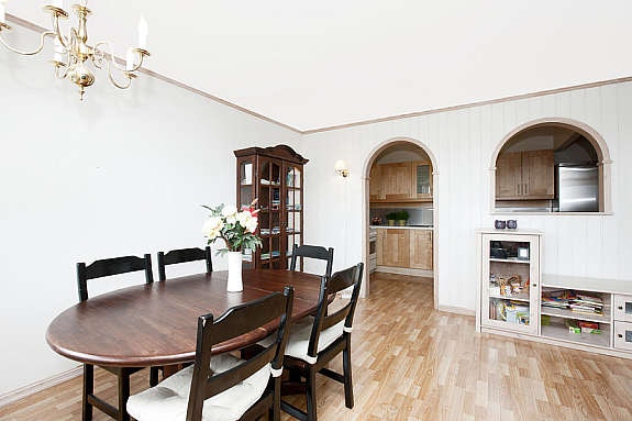 Stue mot kjøkken Galleribilde