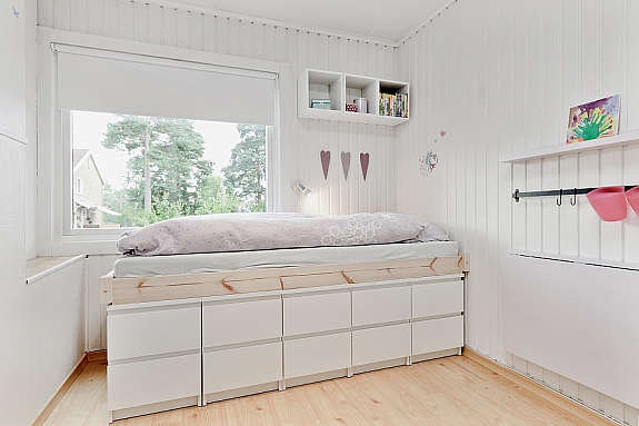 Lyst og hyggelig barnerom. Galleribilde