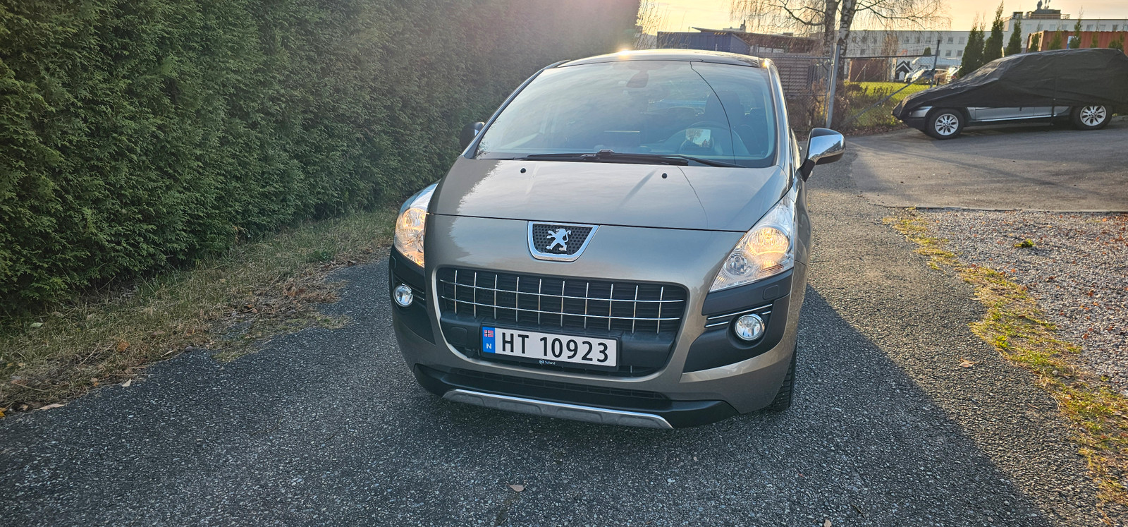 Peugeot 3008 Allure 1,6 HDi 112 hk "Teknikk" 2